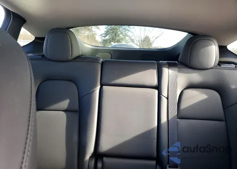 2024 Tesla Model Y z USA, uszkodzony, nr VIN 7SAYGDEE0RA235765